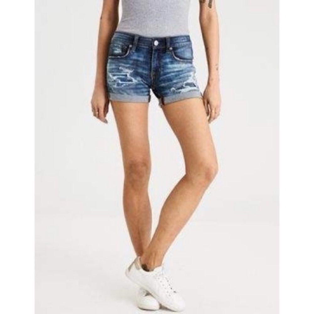 EXCELLENT DISTRESSED CONDITION WOMEN’S SIZE 4 AMERICAN EAGLE MIDI STRETCH SHORTS